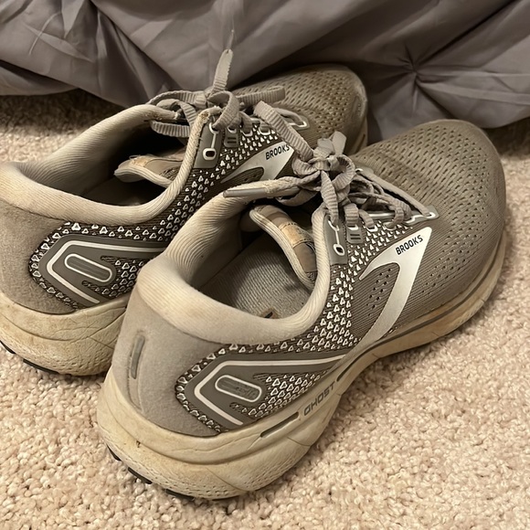 Brooks running shoes - Picture 2 of 3